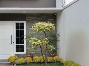 townhouse ekslusif pinggir jalan