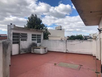 Excelente depto 3 amb con doble patio