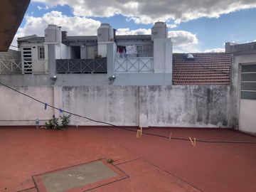 Excelente depto 3 amb con doble patio