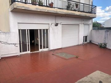 Excelente depto 3 amb con doble patio