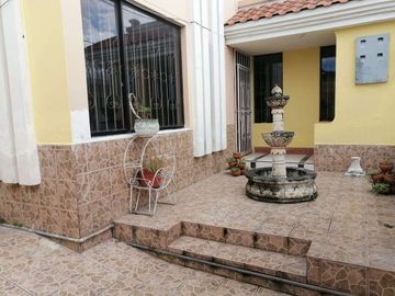 Venta de casa rentera en Otavalo en ciudadela Imbaya