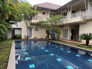 Rumah mewah swimmingpool posisi hook Sentul City bogor