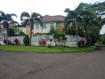 Rumah mewah swimmingpool posisi hook Sentul City bogor