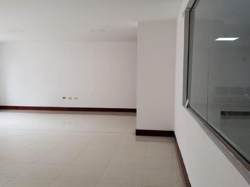 Oficina por Estrenar de Venta, En Cuenca Sector Av. de las Américas