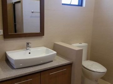 House and Lot for Rent with Three Bedrooms and Pool in Frie