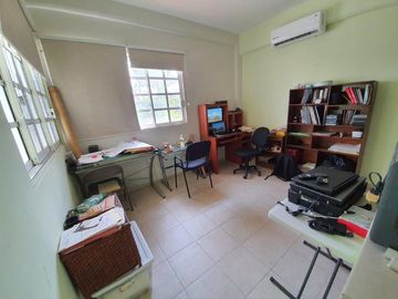 CASA EN COL PETROLERA CON 3 DEPARTAMENTOS ACCESO INDEPENDIENTE $4,650,000.00