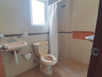 CASA EN COL PETROLERA CON 3 DEPARTAMENTOS ACCESO INDEPENDIENTE $4,650,000.00