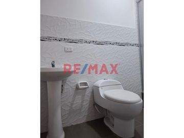 Descubre la comodidad y la elegancia en Pimentel, Chiclayo, con este exclusivo departamento Flat. 📍 Ubicado en la Mz B lote 67 Urb. La Ensenada III Et