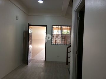 Modern Townhouse for Sale in Kamias near Edsa PH1021