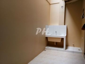 Modern Townhouse for Sale in Kamias near Edsa PH1021