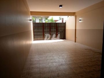 Modern Townhouse for Sale in Kamias near Edsa PH1021