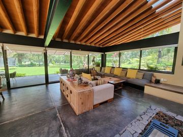 CASA EN VENTA DENTRO DE CLUB DE GOLF AVANDARO