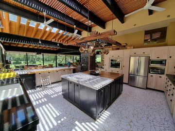 CASA EN VENTA DENTRO DE CLUB DE GOLF AVANDARO