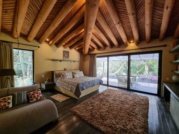 CASA EN VENTA DENTRO DE CLUB DE GOLF AVANDARO