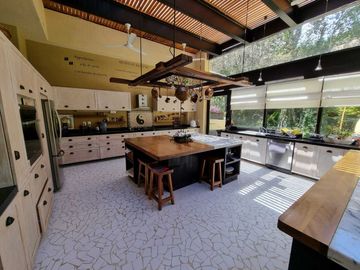 CASA EN VENTA DENTRO DE CLUB DE GOLF AVANDARO