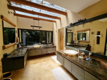 CASA EN VENTA DENTRO DE CLUB DE GOLF AVANDARO