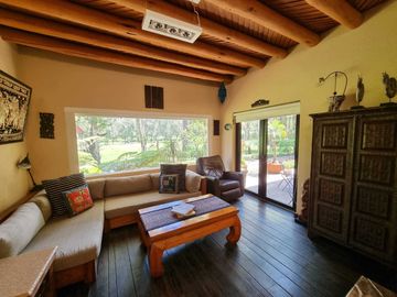 CASA EN VENTA DENTRO DE CLUB DE GOLF AVANDARO
