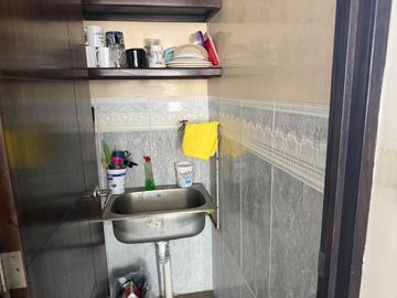 Edificio de 4 niveles en venta en la Colonia San José Mayorazgo, a un costado de Club de Golf