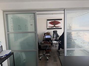 Edificio de 4 niveles en venta en la Colonia San José Mayorazgo, a un costado de Club de Golf