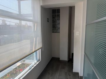 Edificio de 4 niveles en venta en la Colonia San José Mayorazgo, a un costado de Club de Golf