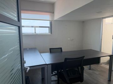 Edificio de 4 niveles en venta en la Colonia San José Mayorazgo, a un costado de Club de Golf