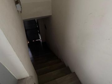 Edificio de 4 niveles en venta en la Colonia San José Mayorazgo, a un costado de Club de Golf