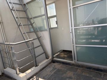Edificio de 4 niveles en venta en la Colonia San José Mayorazgo, a un costado de Club de Golf