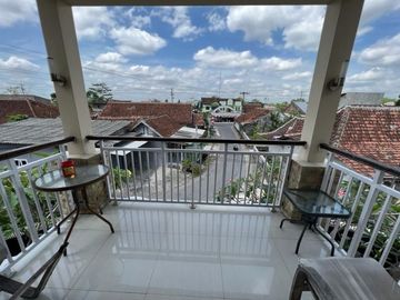 Dijual Rumah Besar konsep Villa ada Private Pool