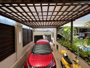Dijual Rumah Besar konsep Villa ada Private Pool