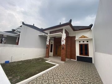 Rumah Mewah Konsep Klasik Lahan Luas Lokasi Depan Candi Prambanan