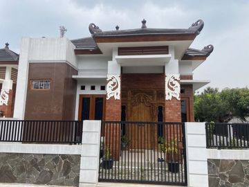 Rumah Mewah Konsep Klasik Lahan Luas Lokasi Depan Candi Prambanan