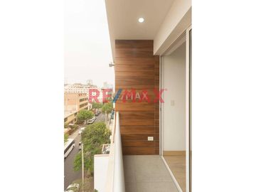 🔺 EDIFICIO

✅️ 7 pisos. 12 departamentos
✅️ Moderno lobby con ascensor Schindler de ultima generación
✅️ Ascensor para discapacitados
✅ Ubicado e