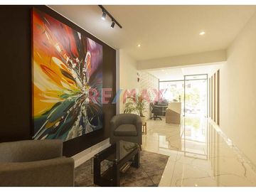 🔺 EDIFICIO

✅️ 7 pisos. 12 departamentos
✅️ Moderno lobby con ascensor Schindler de ultima generación
✅️ Ascensor para discapacitados
✅ Ubicado e