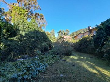 VENDO CASA DE 7HABITACIONES EN CERRO PUNTA