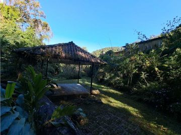 VENDO CASA DE 7HABITACIONES EN CERRO PUNTA