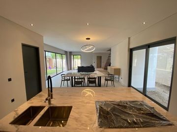 Brand New High End Quality 3BR Villa Jimbaran