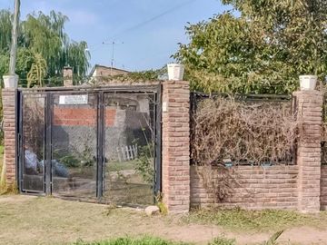 CASA 4 AMBIENTES, MAS DEPTO. INDEPENDIENTE, MERLO