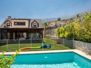 Se vende hermosa y amplia casa en Sector Alto Macul