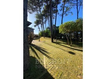 VENTA DE CASA EN BOULEVARD ICARO Y DE LAS NEREIDAS PINAMAR