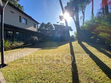 VENTA DE CASA EN BOULEVARD ICARO Y DE LAS NEREIDAS PINAMAR