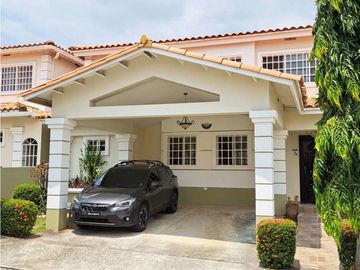 Venta de casa en Brisas del Golf, Ph Brisas Village