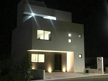 Hermosa Casa en Juriquilla San Isidro, 3 Niveles, Roof Garden, Jardín, 3 Recs..