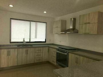 Hermosa Casa en Juriquilla San Isidro, 3 Niveles, Roof Garden, Jardín, 3 Recs..