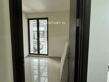 Rumah 2 Lantai 4 KT Siap Huni Harga Nego Di Cluster Shinano
