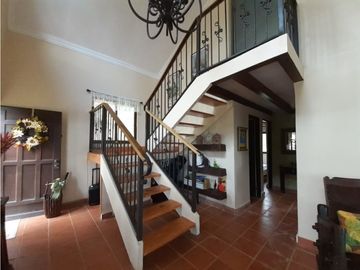 SE VENDE CASA EN CERRO AZUL