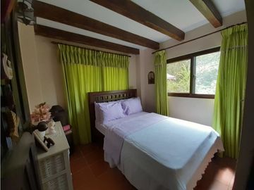 SE VENDE CASA EN CERRO AZUL