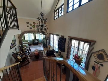 SE VENDE CASA EN CERRO AZUL