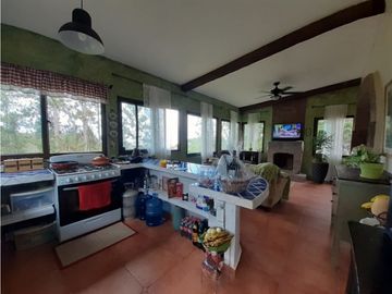 SE VENDE CASA EN CERRO AZUL