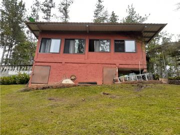 SE VENDE CASA EN CERRO AZUL