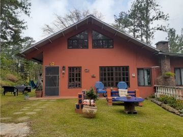 SE VENDE CASA EN CERRO AZUL
